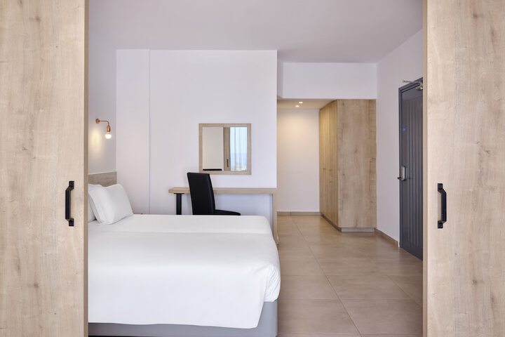 Room 9 of 35