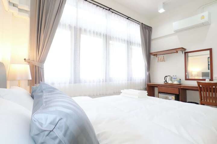 Room 4 of 76