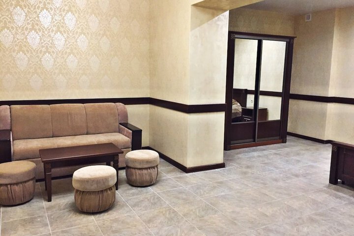 Room 10 of 25