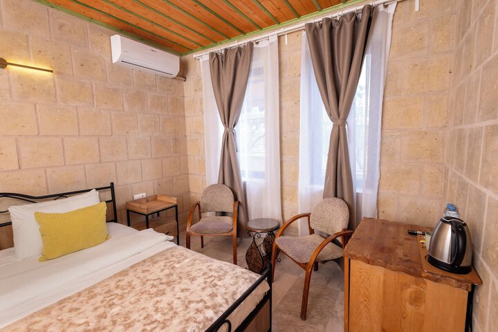 Room 9 of 37