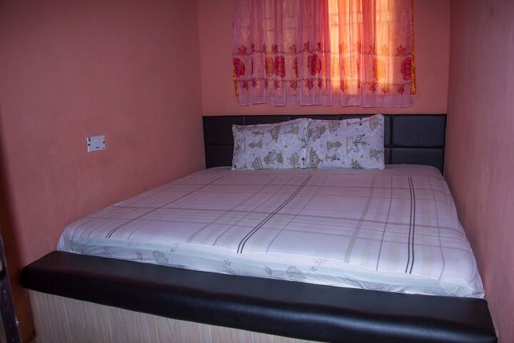 Room 3 of 10