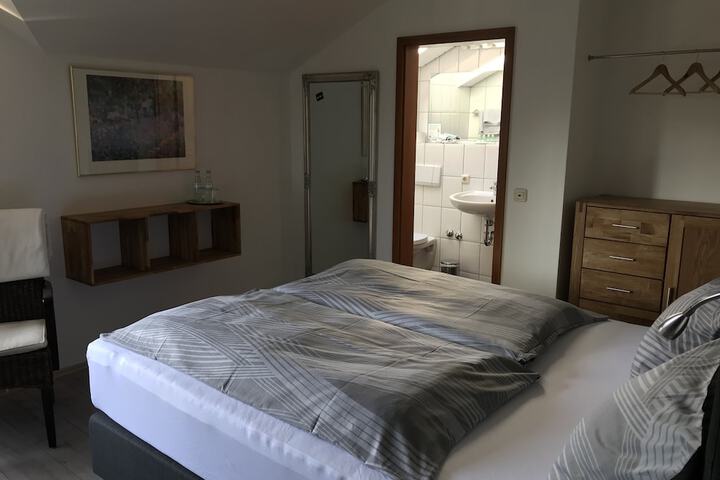 Room 2 of 27