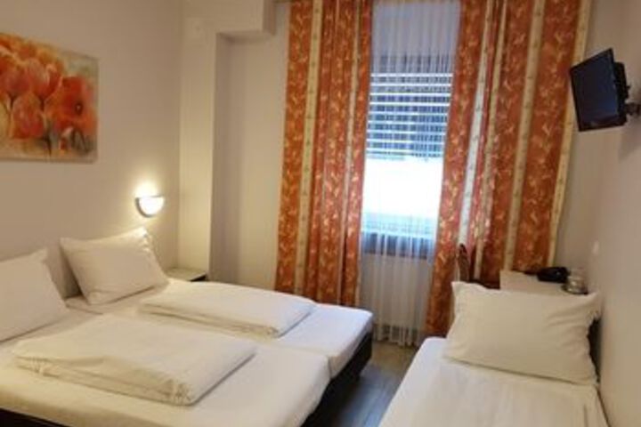 Room 10 of 20