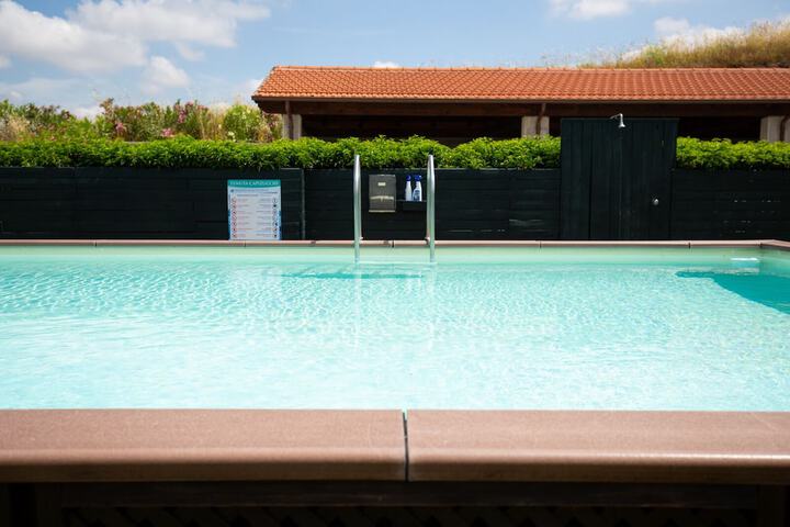 Pool 81 of 111