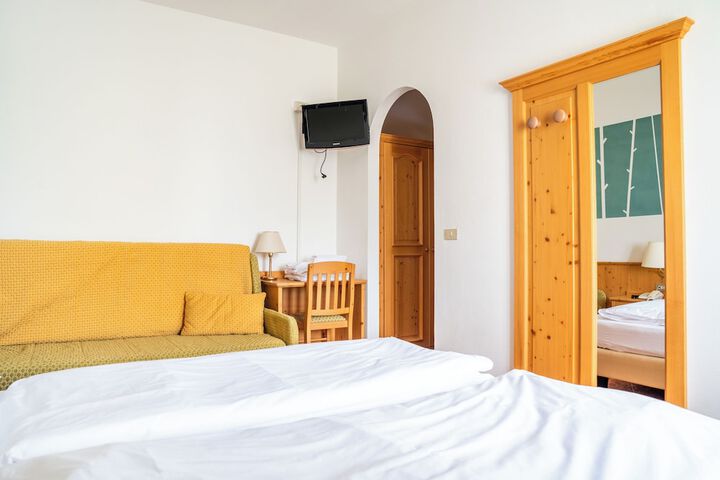 Room 52 of 115