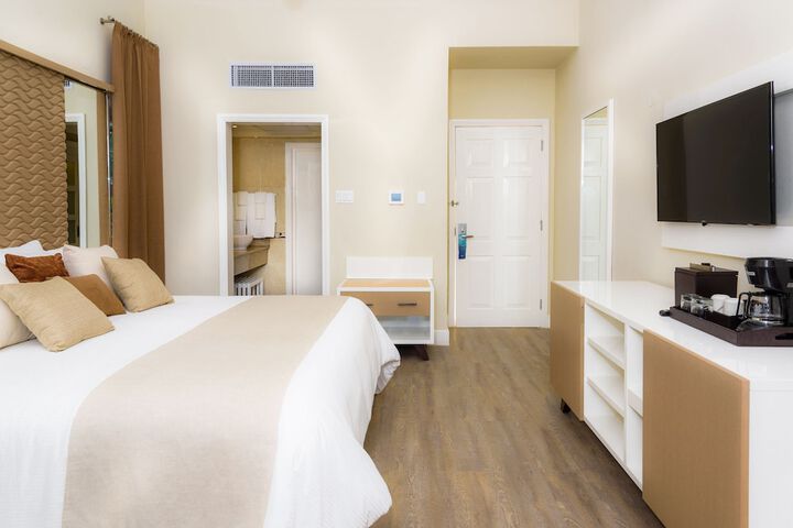 Room 4 of 117