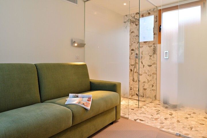 Room 4 of 62