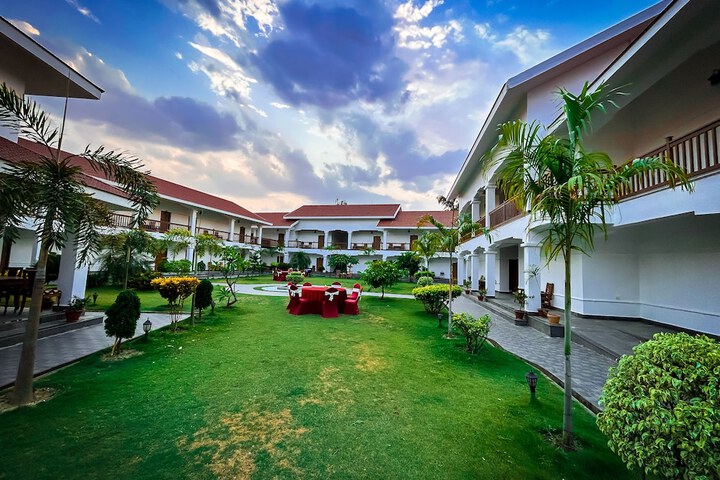 Hotel Earth Light