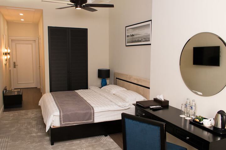 Room 8 of 43