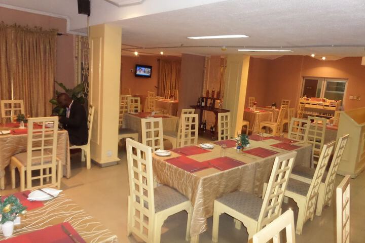 Dining 42 of 47