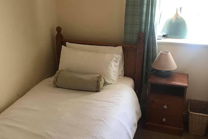 Room 12 of 48