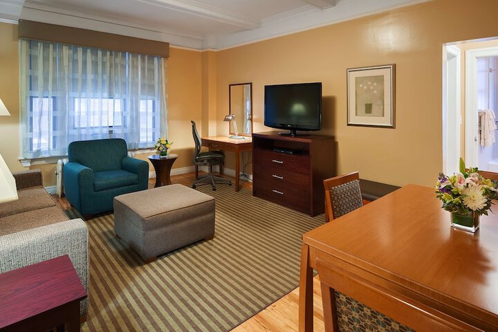 Best Western Plus Hospitality House New York | Bookonline.com