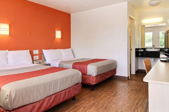 Room 10 of 34