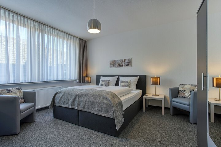 Room 15 of 34