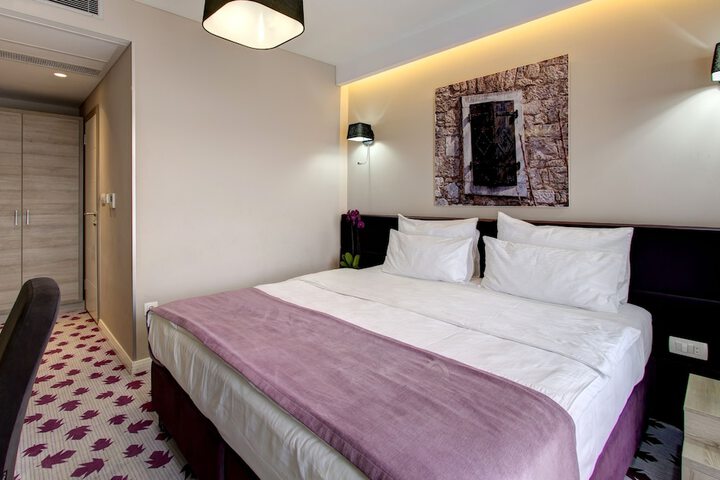 Room 54 of 136