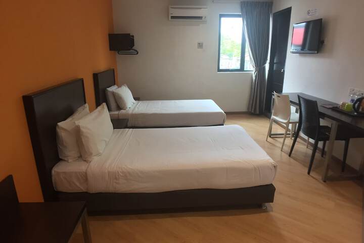 Room 10 of 40