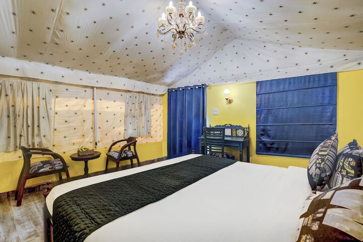 Room 6 of 10