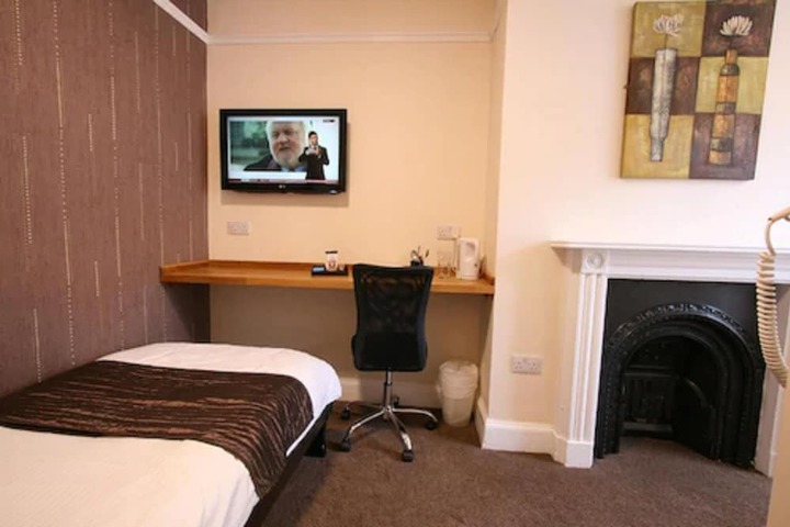Room 12 of 34