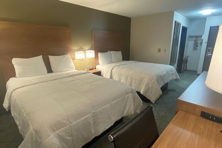 2 Queen Beds (1 of 7)