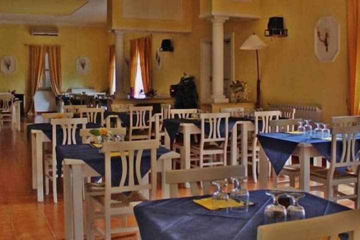 Dining 5 of 7
