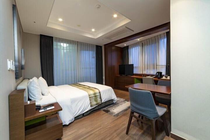 Room 3 of 18