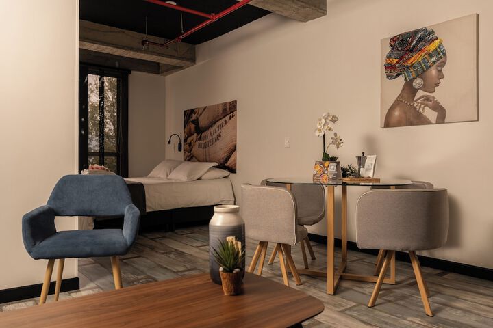 Room 8 of 28