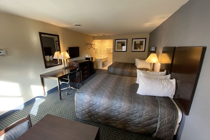 2 Double Beds (4 of 8)