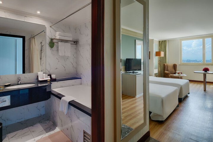 Room 16 of 180