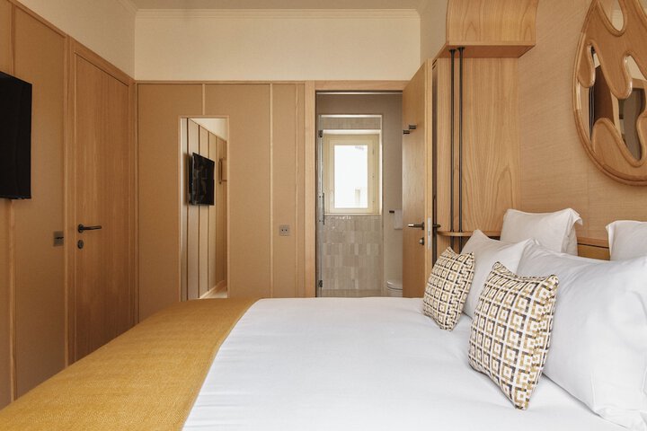 Room 27 of 71