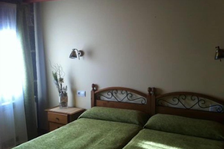 Room 4 of 32