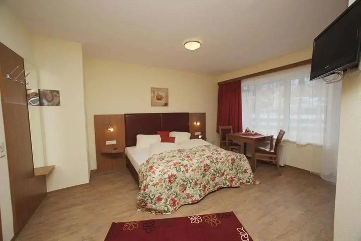 Room 6 of 22