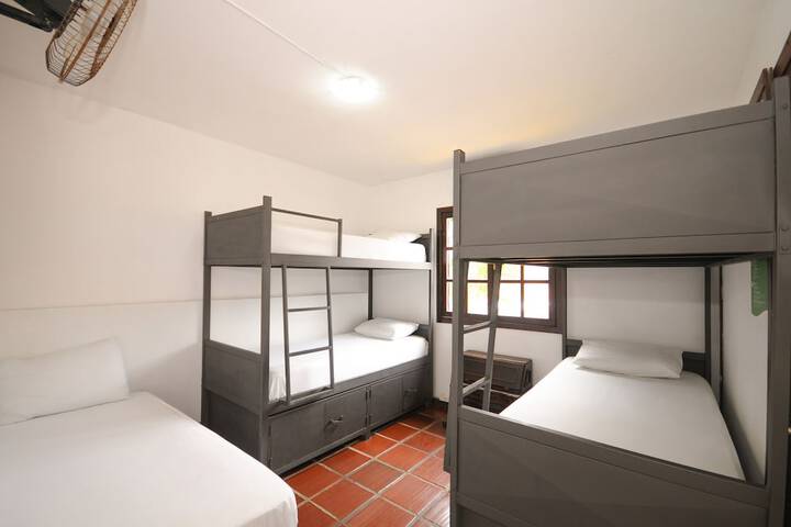 Room 4 of 32