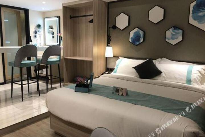 Xana Lite Hotelle(Qingdao North of Railway StationJunfeng Road Metro Station)