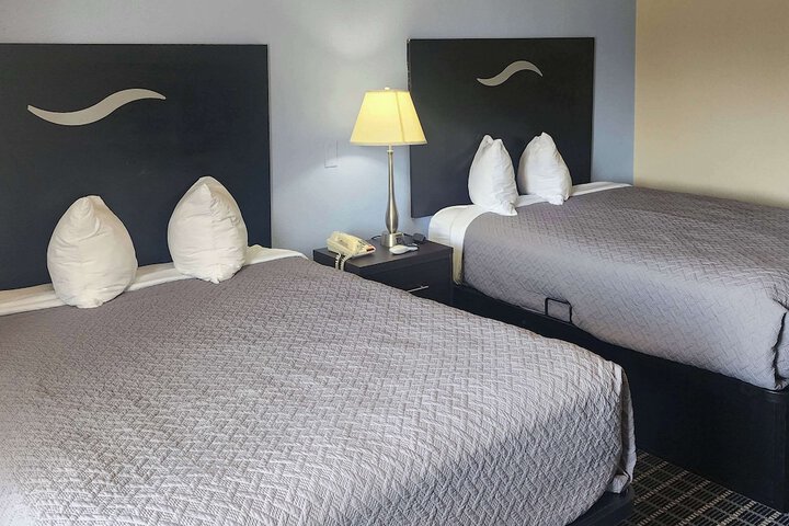 Deluxe Room 2 Queen Beds Accessible (6 of 20)