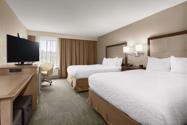 2 Queen Beds (1 of 4)