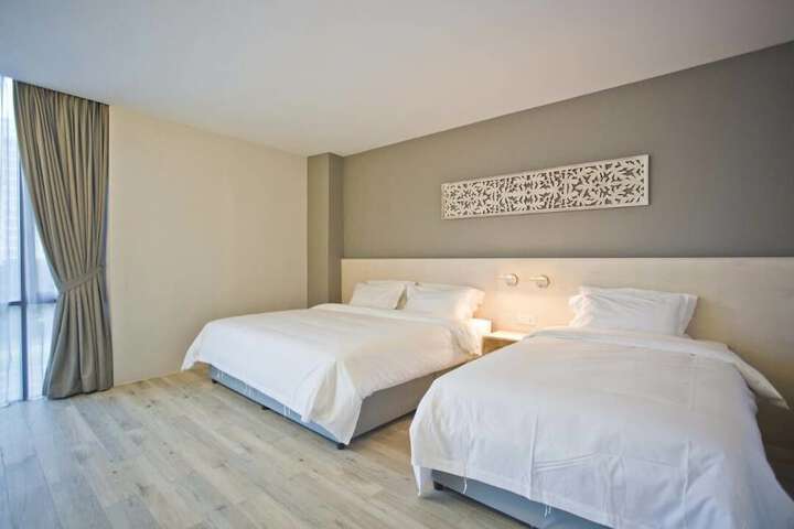 Room 13 of 37