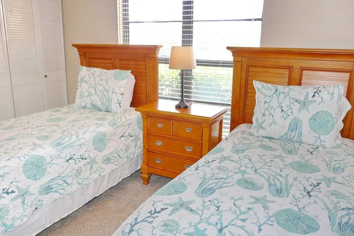 Room 5 of 16