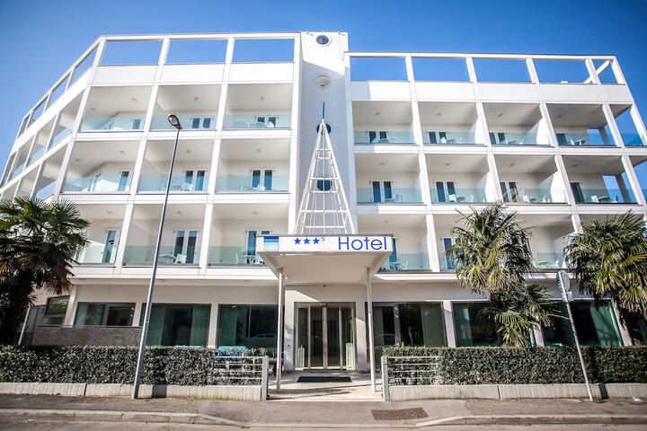 Hotel 87 of 92