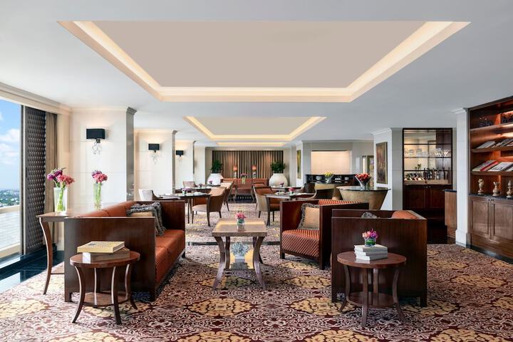 Lounge 102 of 128
