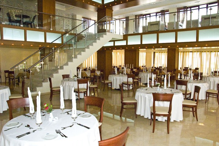 Dining 228 of 340