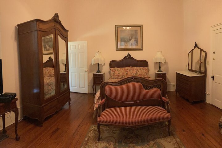 Room 10 of 37