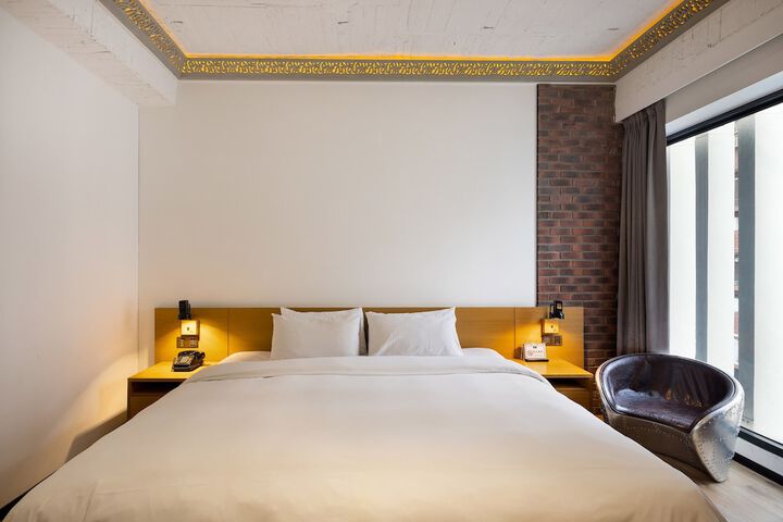 Room 43 of 151
