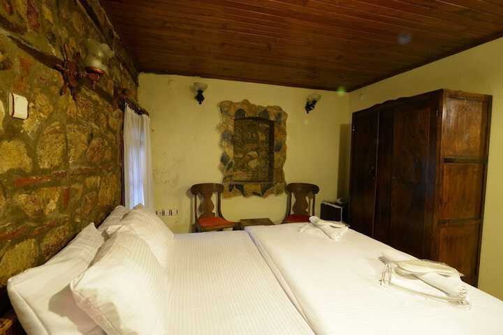 Room 12 of 39
