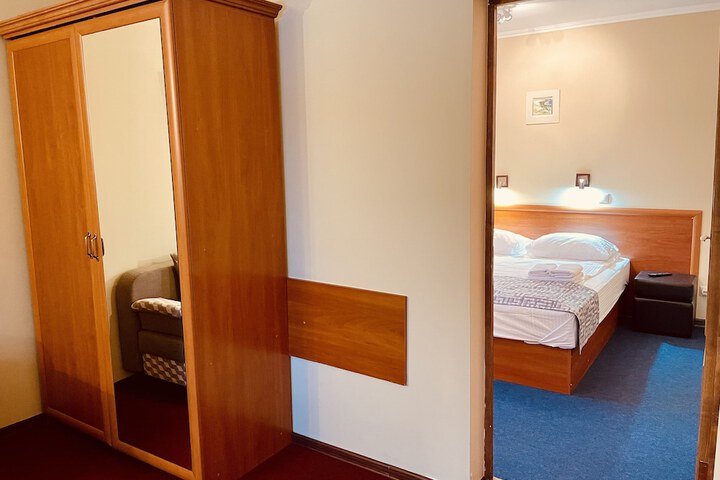 Room 27 of 60