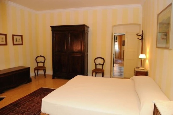 Room 7 of 65