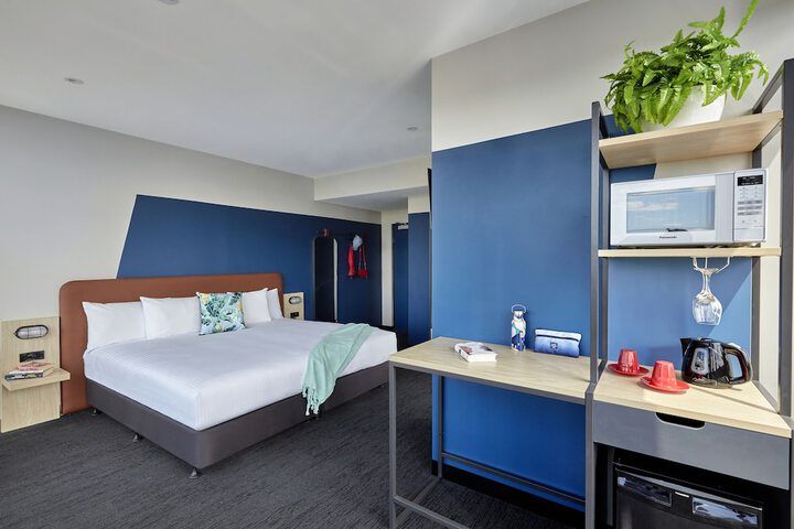 Room 12 of 80