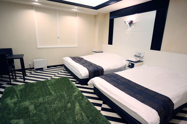 Room 9 of 23