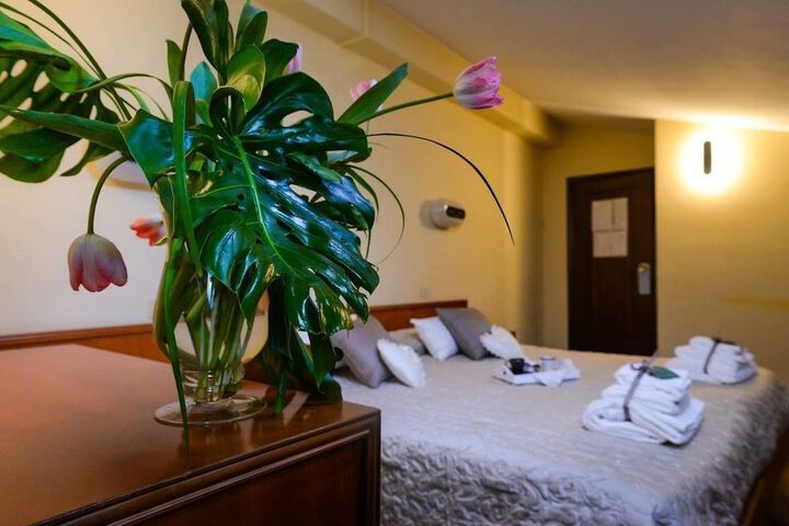 Room 9 of 20