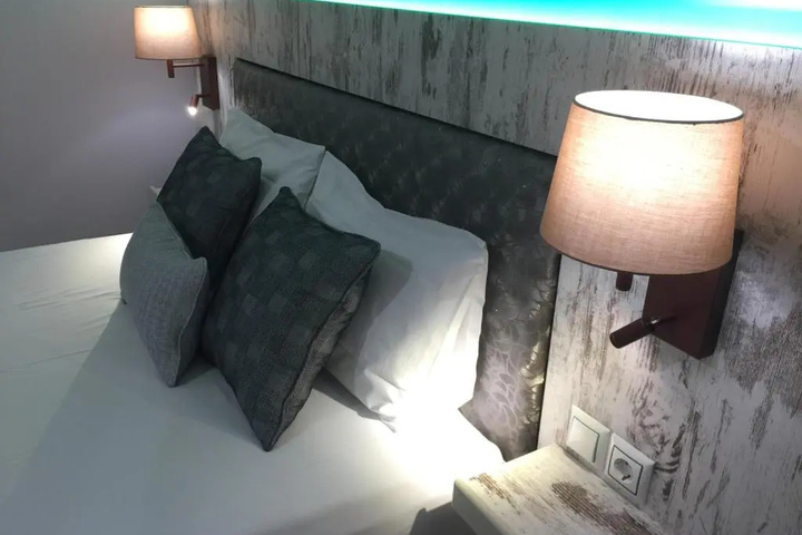 Room 3 of 28