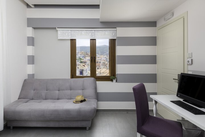 Room 4 of 36